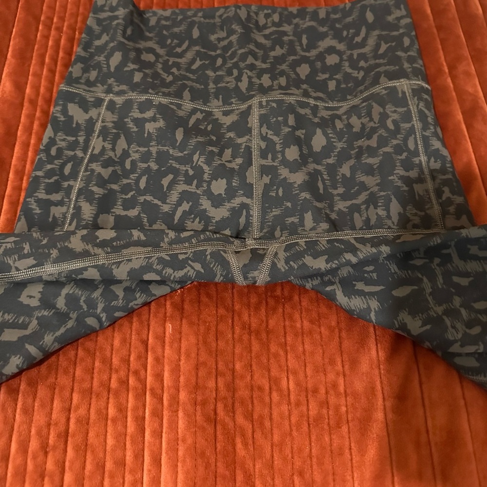 Vuori Studio Pocket Legging brown spots - Picture 5 of 8